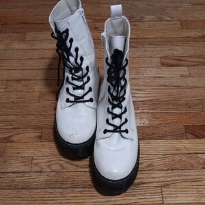 Stylish White Lace-Up Women's Boots
